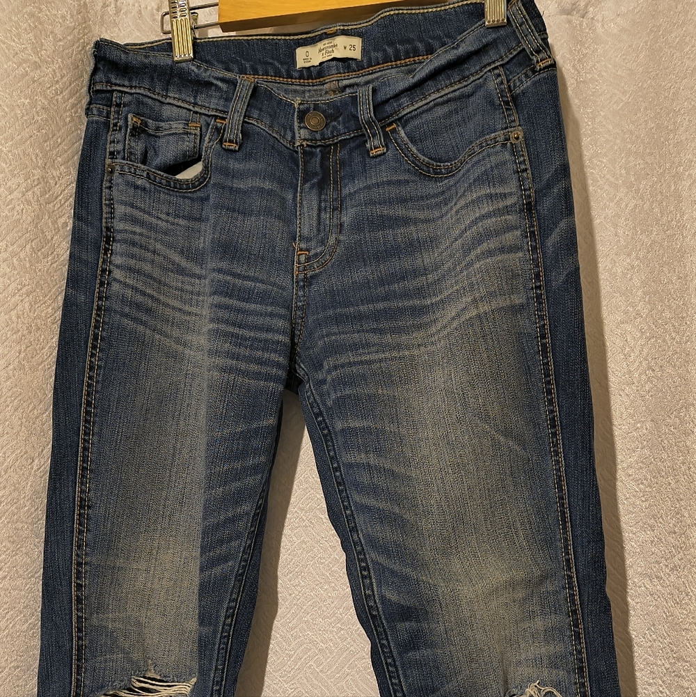 Abercrombie & Fitch Jeans. Midrise Straight Ankle